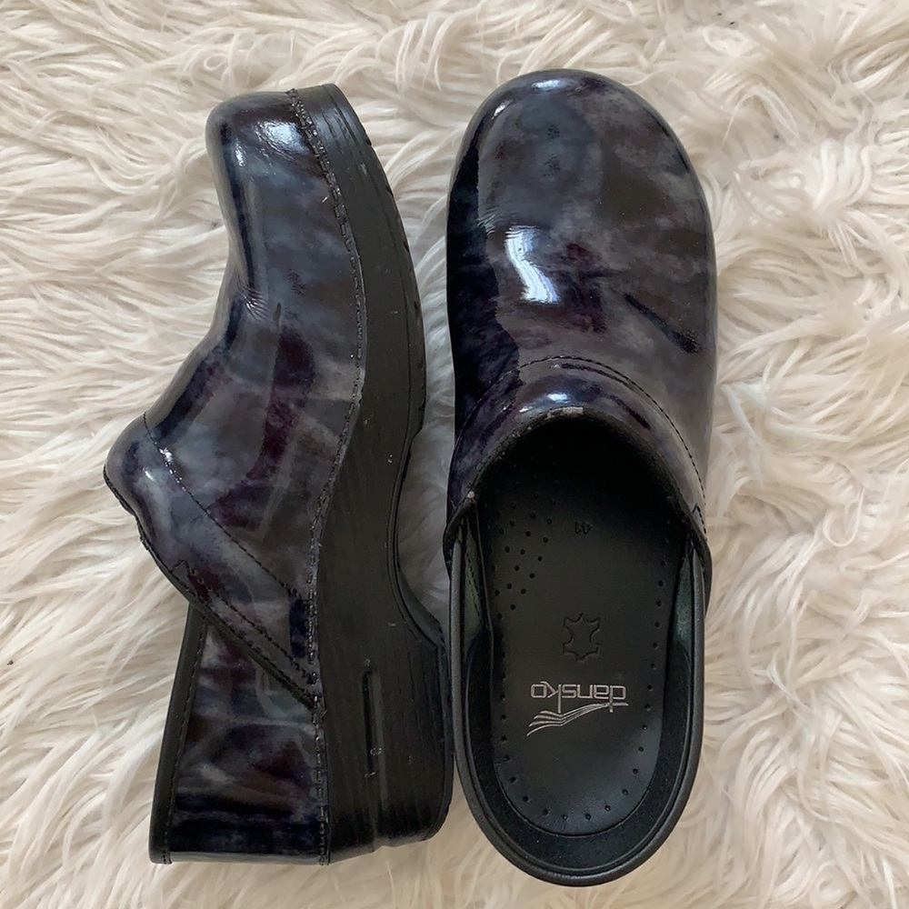 Dansko | Blue Marbled Patent Clogs